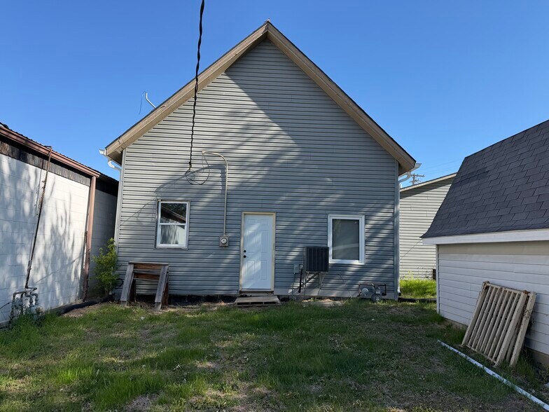 More Photos Of 105 W Vine St, Yutan General Retail For Sale