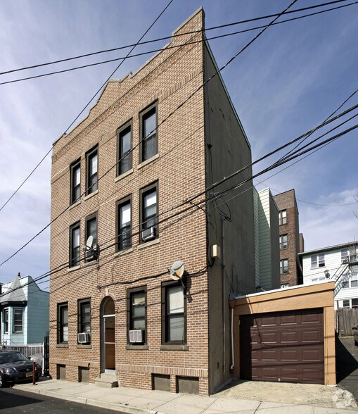More Photos Of 526 Lincoln St, Union City Apartments For Sale