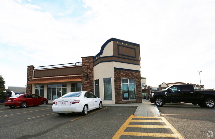 More Photos Of 3215 49 Ave, Red Deer Storefront For Lease