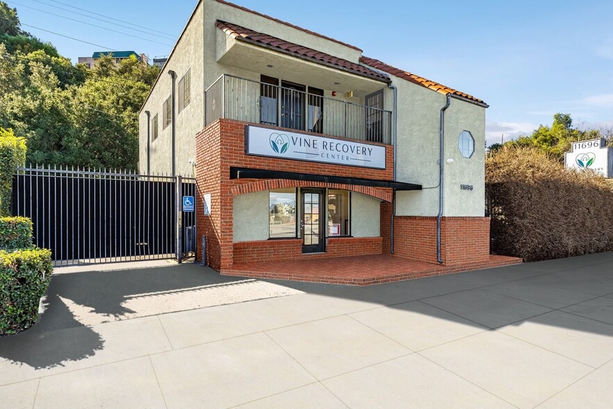 Primary Photo Of 11696 Ventura Blvd, Studio City Office For Lease