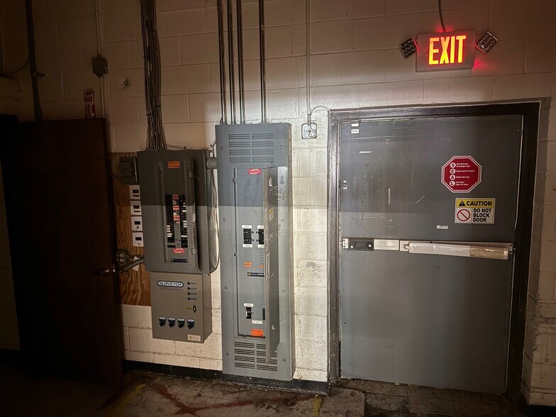 More Photos Of 114 US Highway 13 Byp, Windsor General Retail For Lease