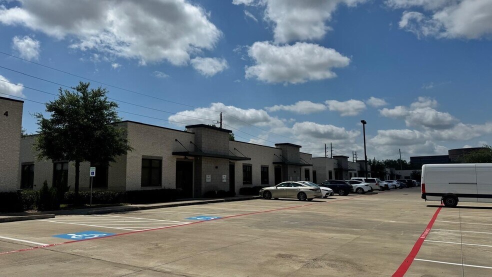 More Photos Of 12440 Emily Ct, Sugar Land Office Residential For Lease