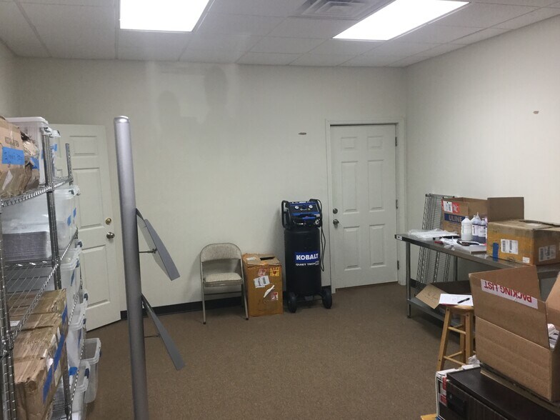 More Photos Of 1225 Coronet Dr, Dalton Office For Lease