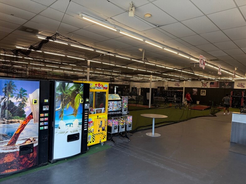 More Photos Of 390 E Highway 50, Clermont Auto Repair For Lease