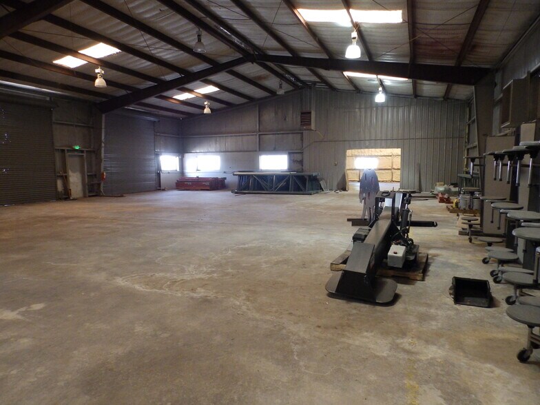 More Photos Of 2005 Tile Factory Rd, Palestine Manufacturing For Lease