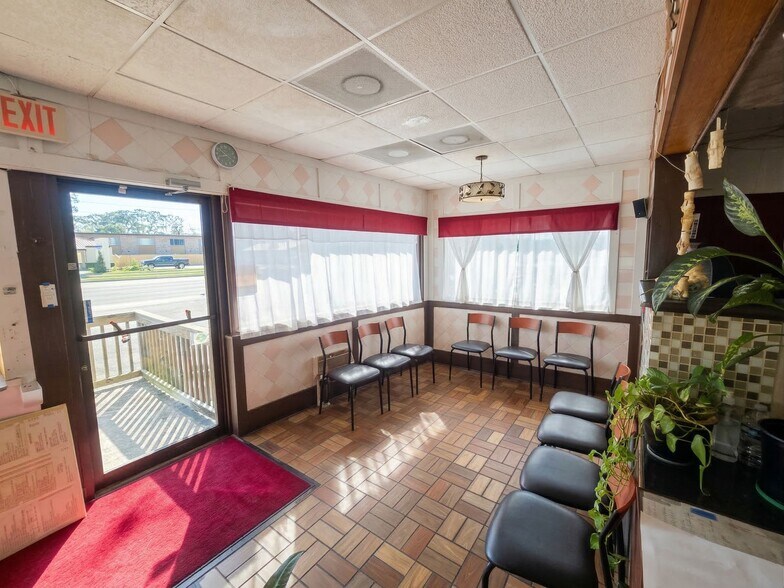 More Photos Of 1206 Park Ave, Orange Park Restaurant For Sale