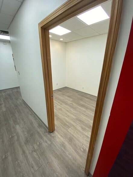 More Photos Of 297-307 S Willow St, Manchester Freestanding For Lease