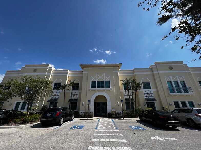 More Photos Of 2970 University Pky, Sarasota Office For Lease