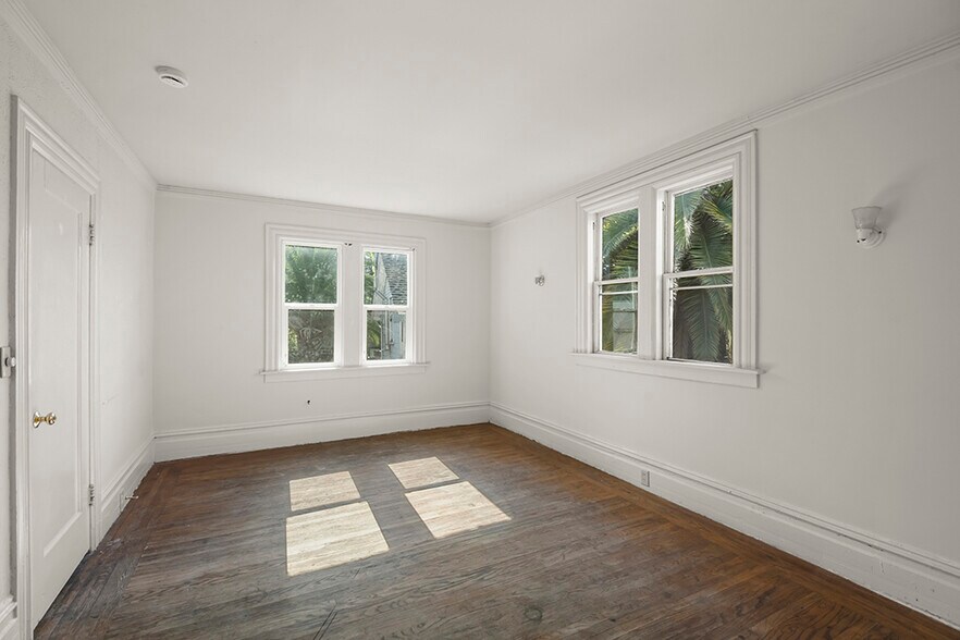 More Photos Of 322 Athol Ave, Oakland Multifamily For Sale