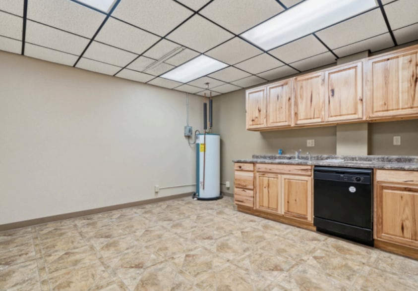 More Photos Of 305 SW Wyoming, Casper Office For Sale