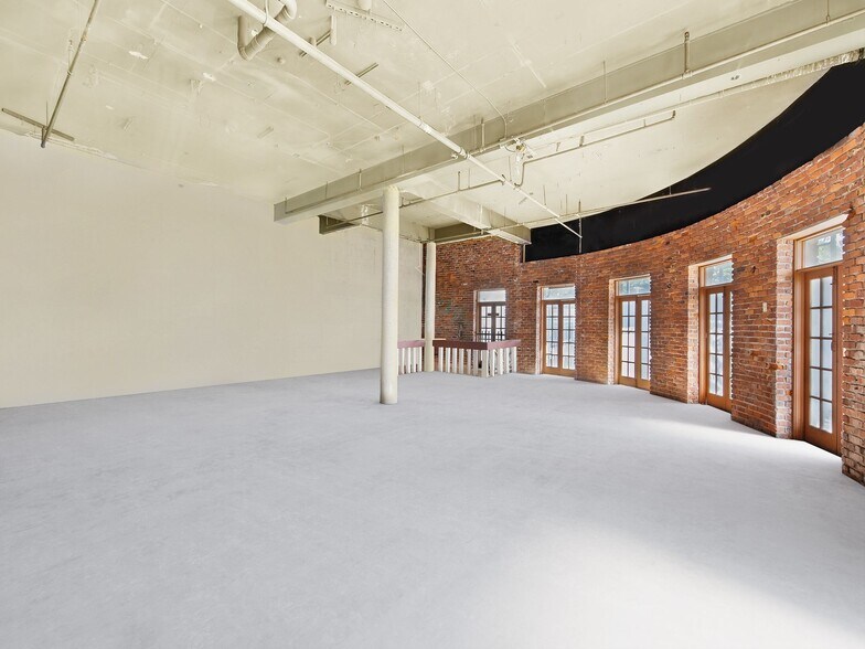 More Photos Of 900 Sunrise Ln, Fort Lauderdale General Retail For Sale