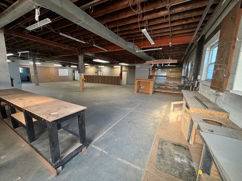 More Photos Of 202 S 6th St, Emmaus Light Manufacturing For Sale