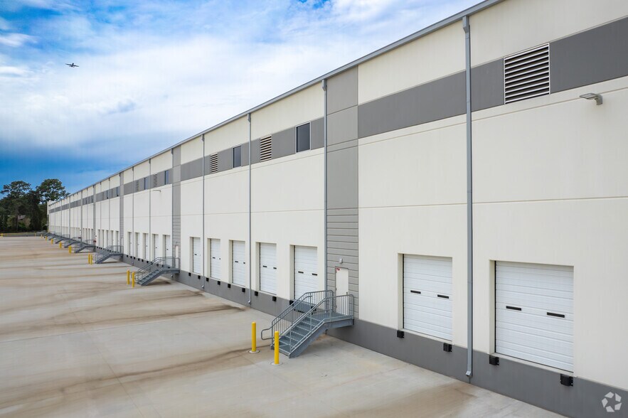 More Photos Of 16615 North Fwy, Houston Distribution For Sale