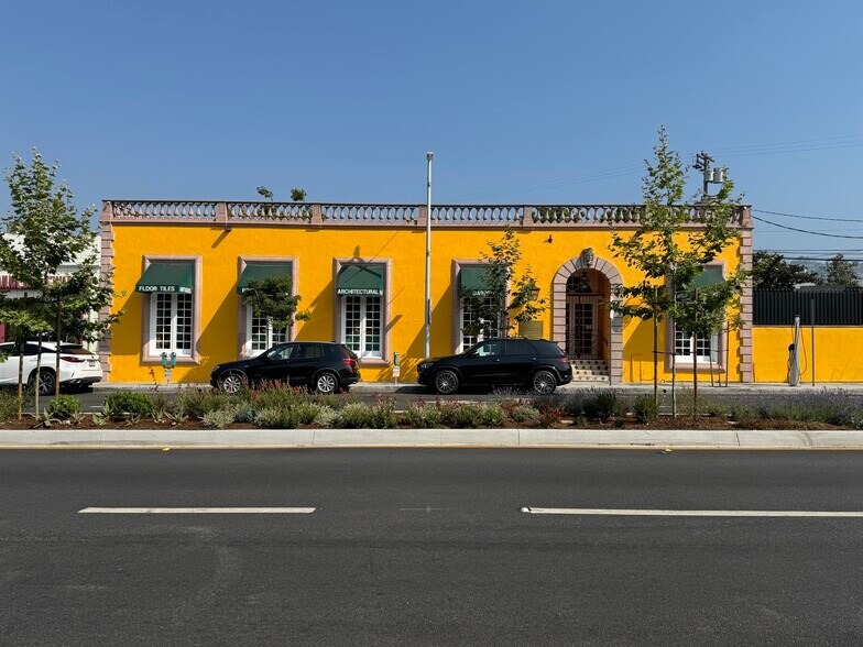 Primary Photo Of 8435 Melrose Ave, West Hollywood Storefront For Lease