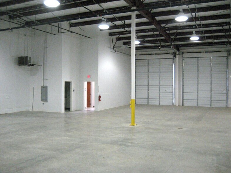 More Photos Of 2401 Worthington Dr, Denton Warehouse For Lease