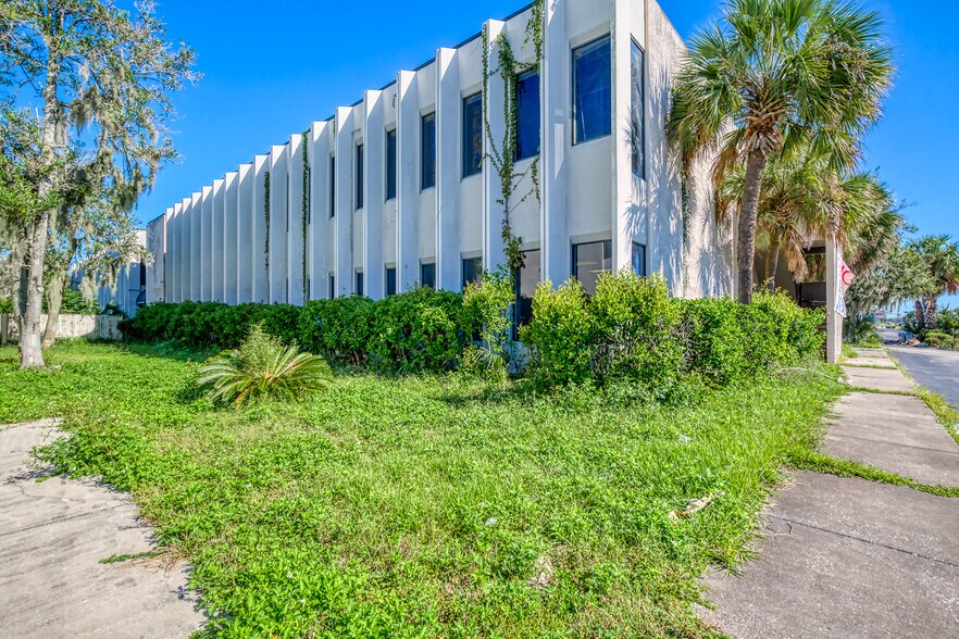 More Photos Of 6501 Arlington Expy, Jacksonville Office Residential For Lease