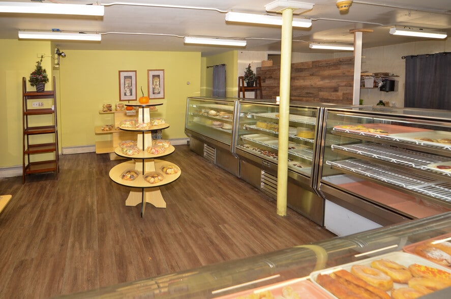 More Photos Of 1203 Hornberger Ave, Roebling Freestanding For Lease