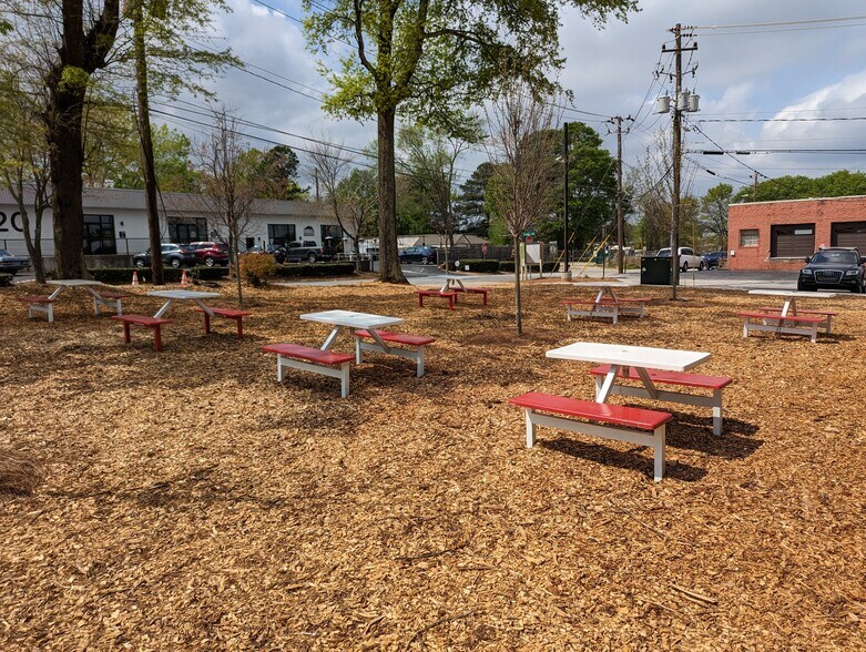 More Photos Of 100 Pine St, Avondale Estates General Retail For Lease