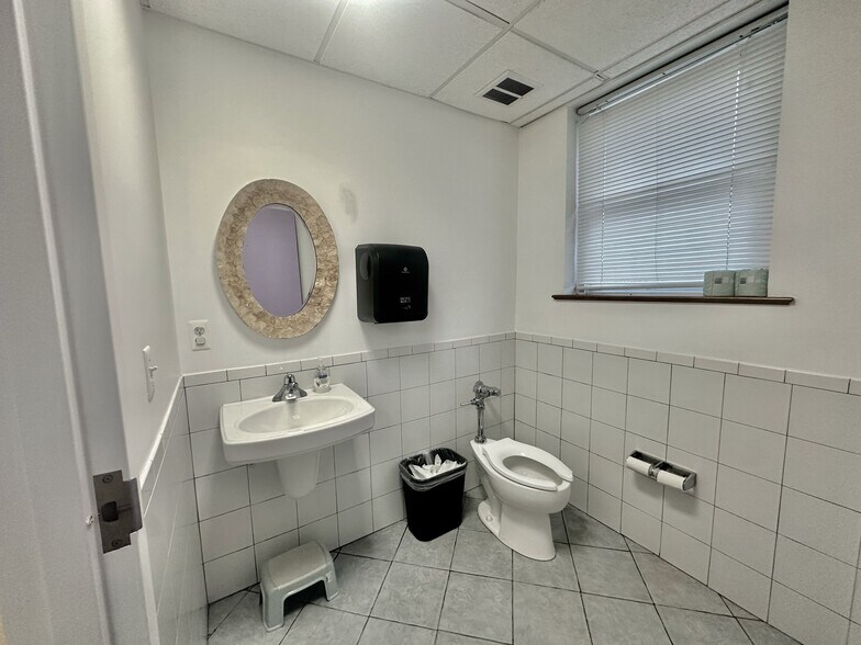 More Photos Of 36 Sherwood Pl, Greenwich Office For Lease