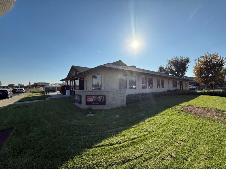 More Photos Of 1413 Bailey Dr, Hanford Office For Lease