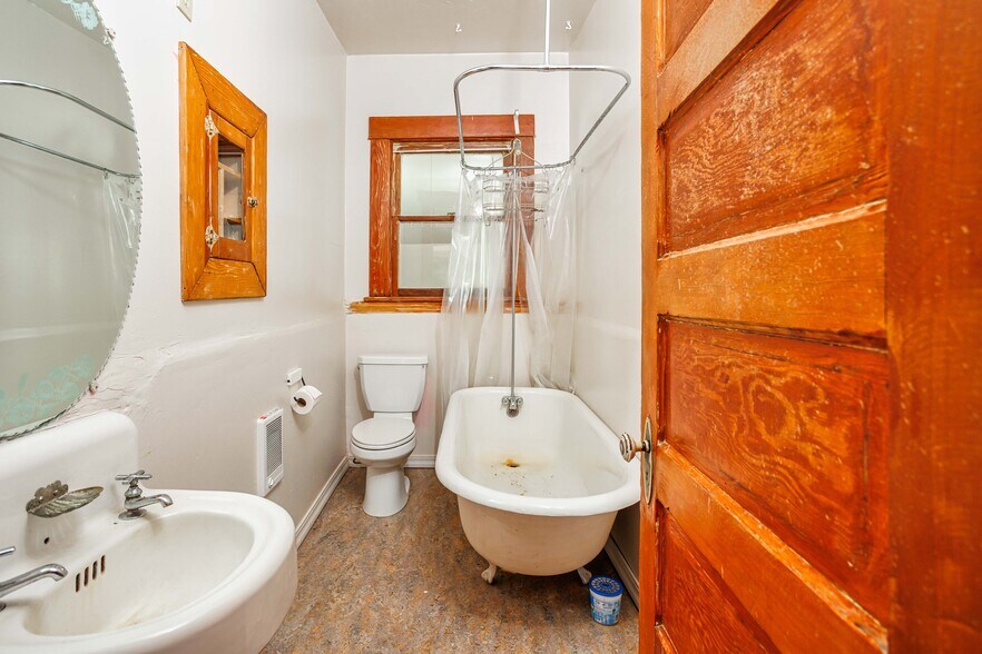 More Photos Of 2726 NE Alberta St, Portland Storefront Retail Residential For Lease