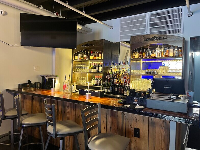 More Photos Of 1107 Jackson Ave E, Oxford Restaurant For Lease