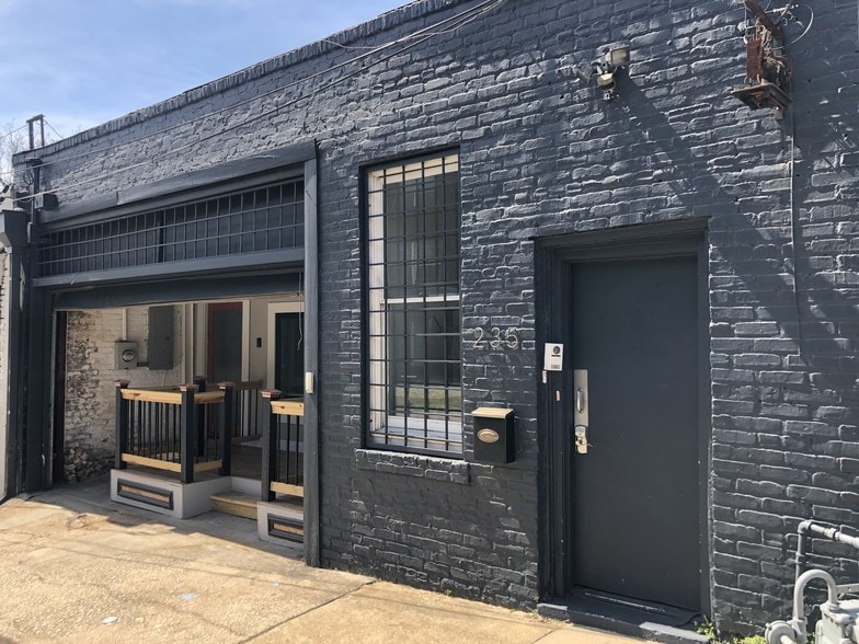 More Photos Of 235 Walker St, Atlanta Research And Development For Lease