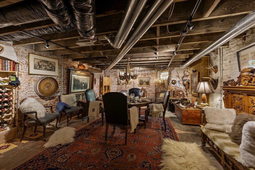 More Photos Of 809 Hall St, Saint Joseph Hospitality For Sale