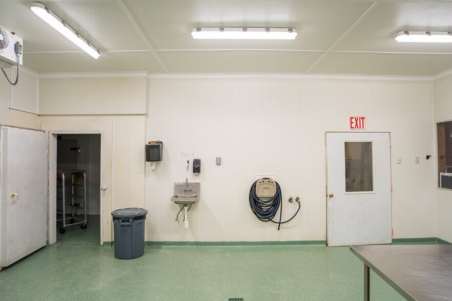 More Photos Of 13637 US Highway 287 N, Grapeland Food Processing For Sale