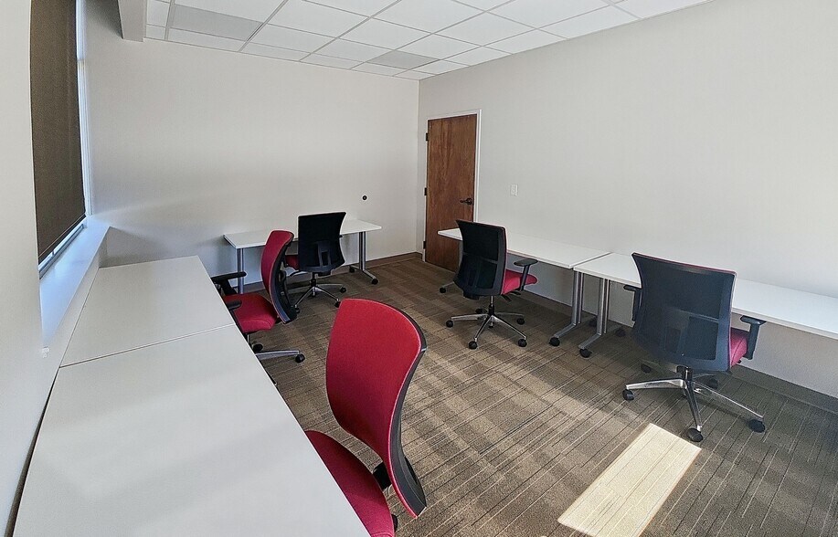 More Photos Of 5547 Veterans Pky, Columbus Coworking Space