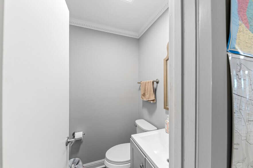 More Photos Of 308 W College St, Pulaski Flex For Sale