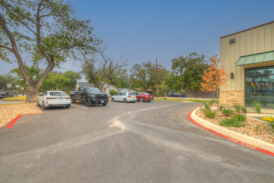 More Photos Of 840 S Business IH 35 St, New Braunfels Storefront For Lease