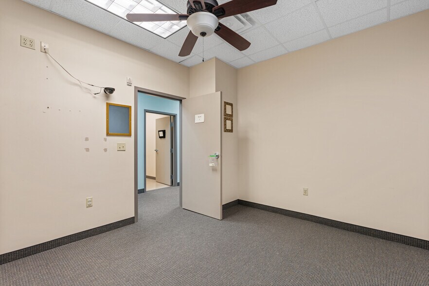 More Photos Of 2640 Pitcairn Rd, Monroeville Medical For Sale