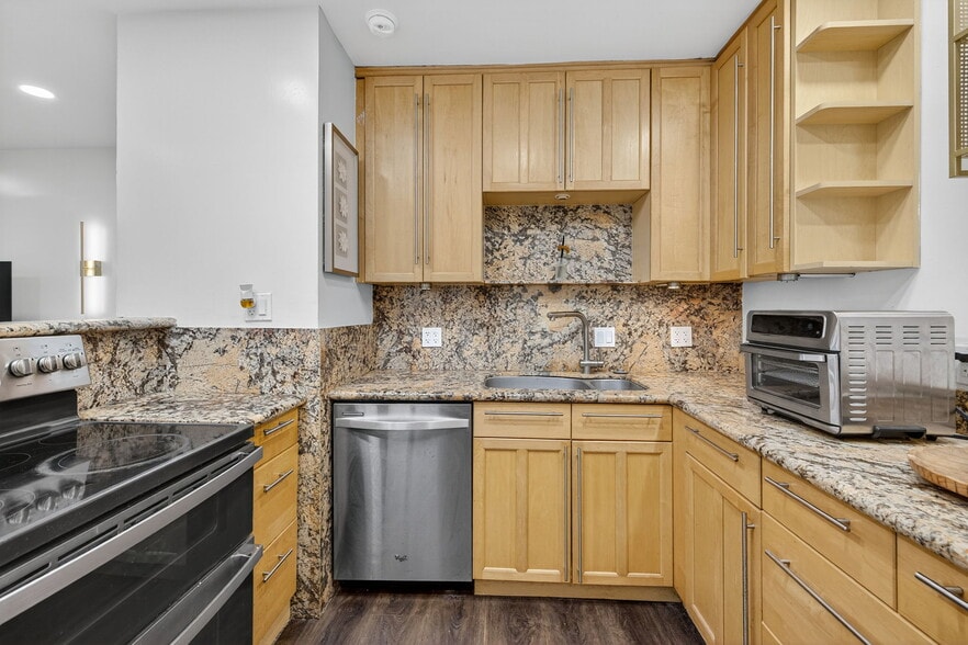 More Photos Of 1317 NE 1st Ave, Fort Lauderdale Multifamily For Sale