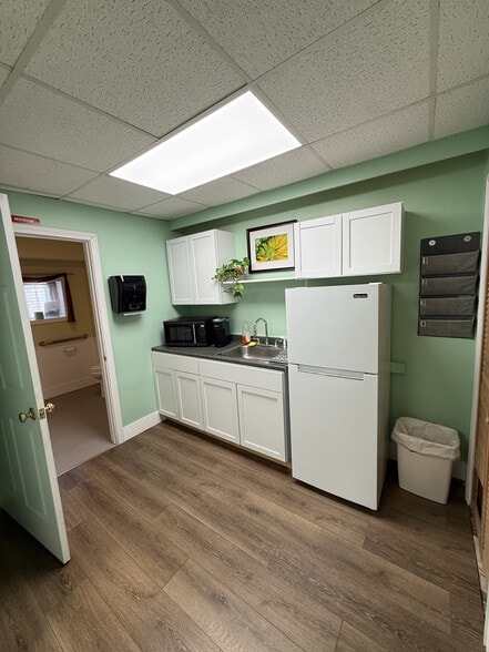 More Photos Of , Bozrah Office For Sale