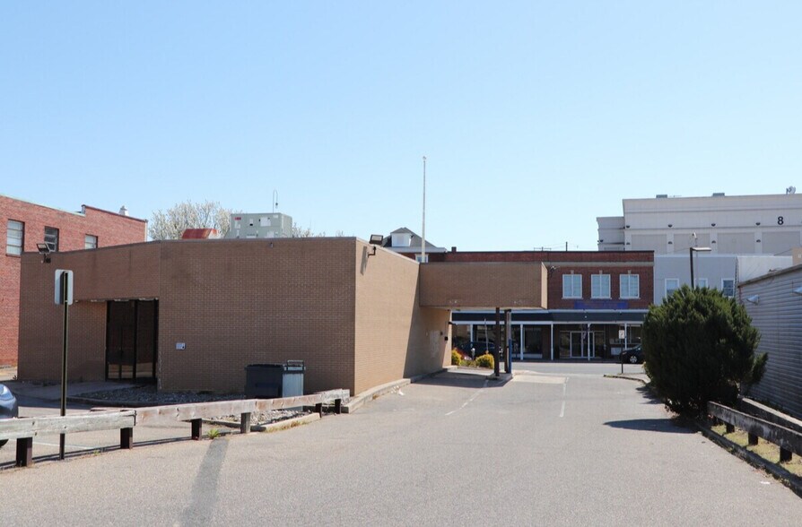 More Photos Of 24 Main St, Toms River Bank For Lease