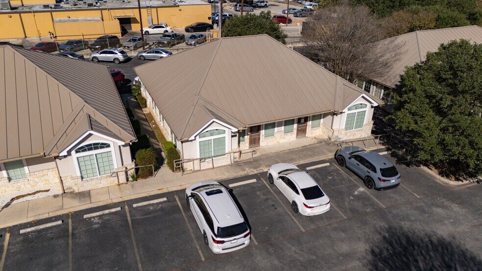 More Photos Of 4230 Gardendale St, San Antonio Office For Sale