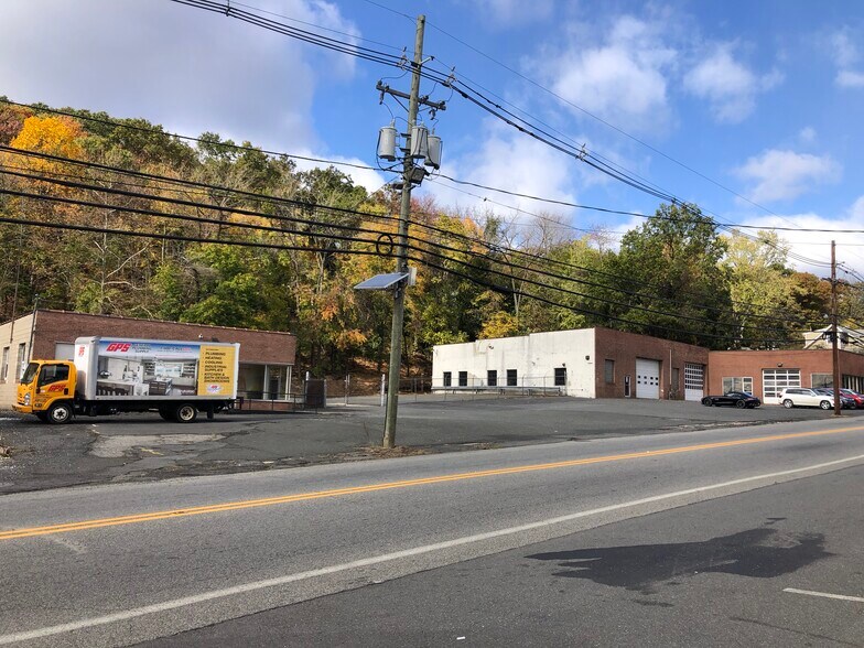 More Photos Of 262 Goffle Rd, Hawthorne Service For Lease
