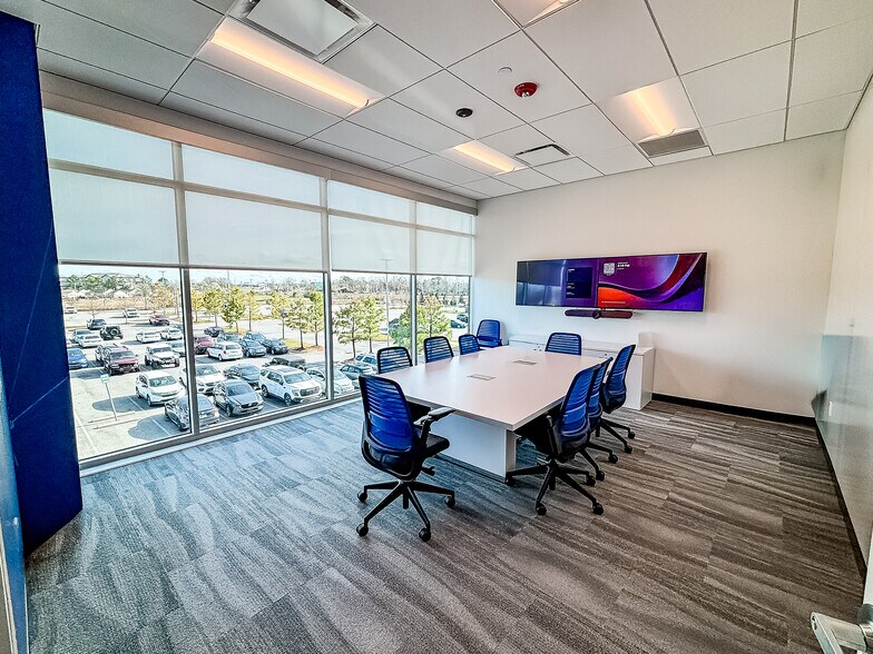 More Photos Of 2600 NE 11th St, Bentonville Office For Lease