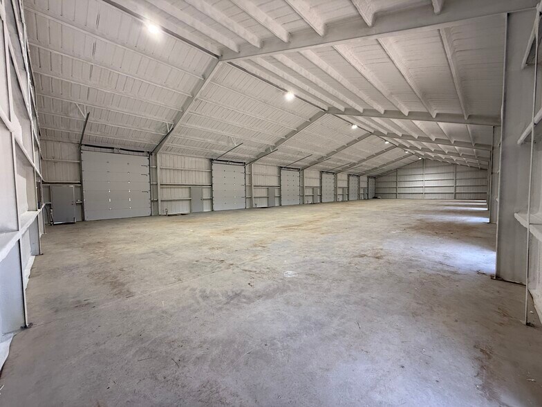 More Photos Of 615 FM 371, Gainesville Showroom For Sale