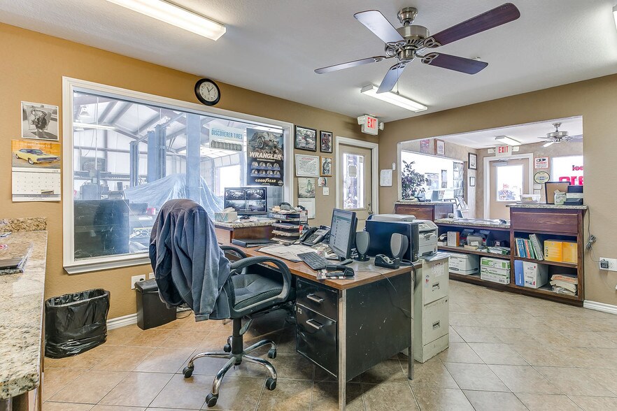 More Photos Of 501 N State Highway 342, Red Oak Auto Repair For Sale
