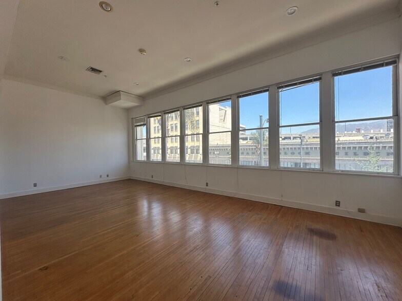 More Photos Of 26 E Colorado Blvd, Pasadena Storefront Retail Office For Lease