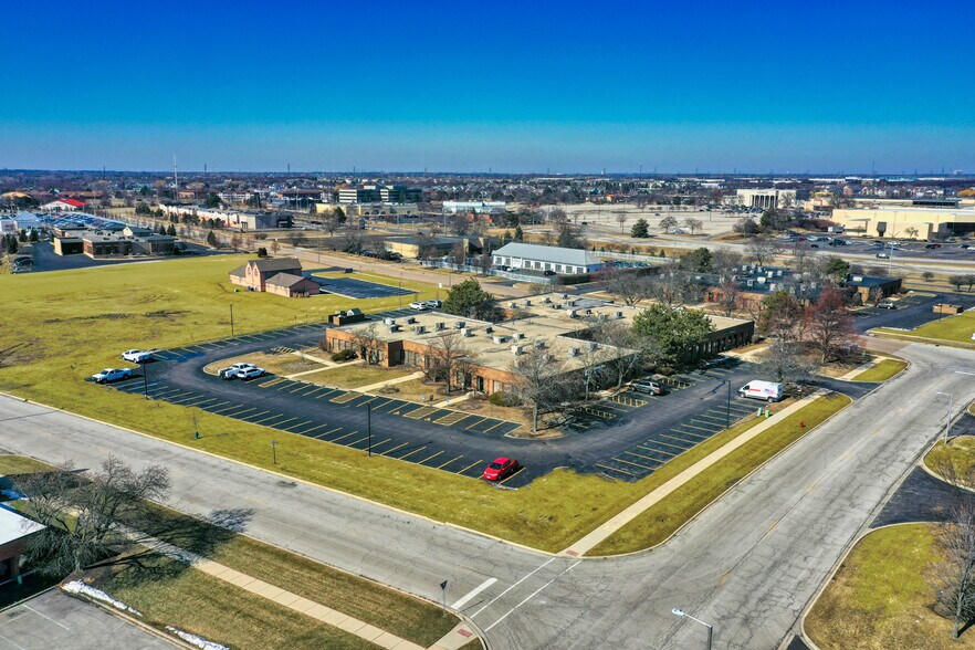 More Photos Of 4255 Westbrook Dr, Aurora Medical For Lease