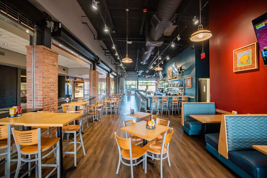 More Photos Of 700 Haywood Rd, Greenville General Retail For Lease