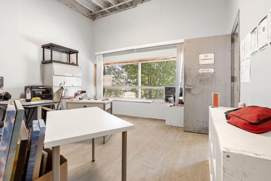 More Photos Of 255-257 Ste-anne Ave, Ottawa Warehouse For Sale