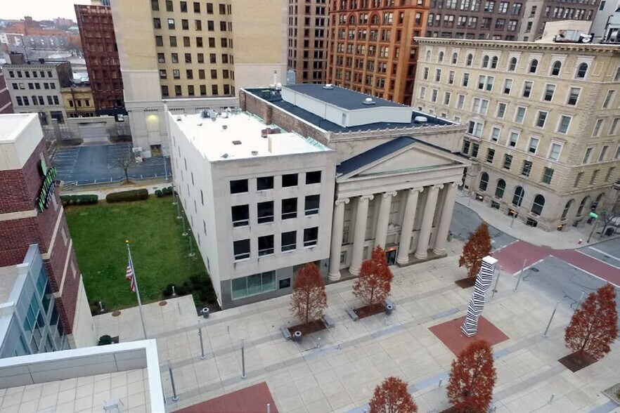 More Photos Of 241 N Superior St, Toledo Office Residential For Lease