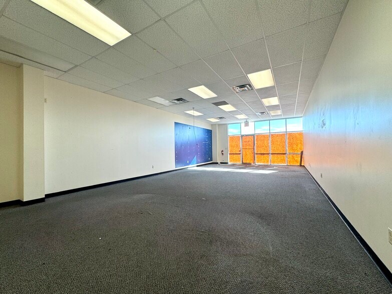 More Photos Of 210 Frontier St, Lexington Storefront Retail Office For Lease