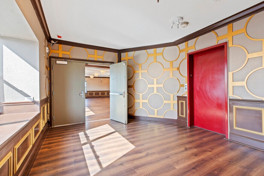 More Photos Of 915-917 J St, Modesto General Retail For Sale