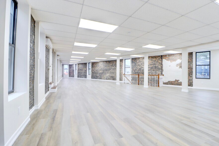 More Photos Of 7416 Cypress Hills St, Glendale Manufacturing For Sale