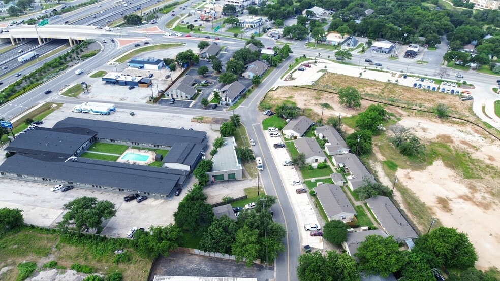 More Photos Of 1500 Park Ln, Georgetown Multifamily For Sale
